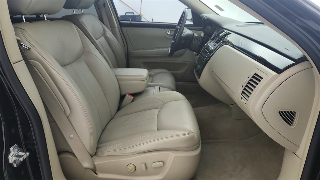 Used 2011 Cadillac DTS image 29