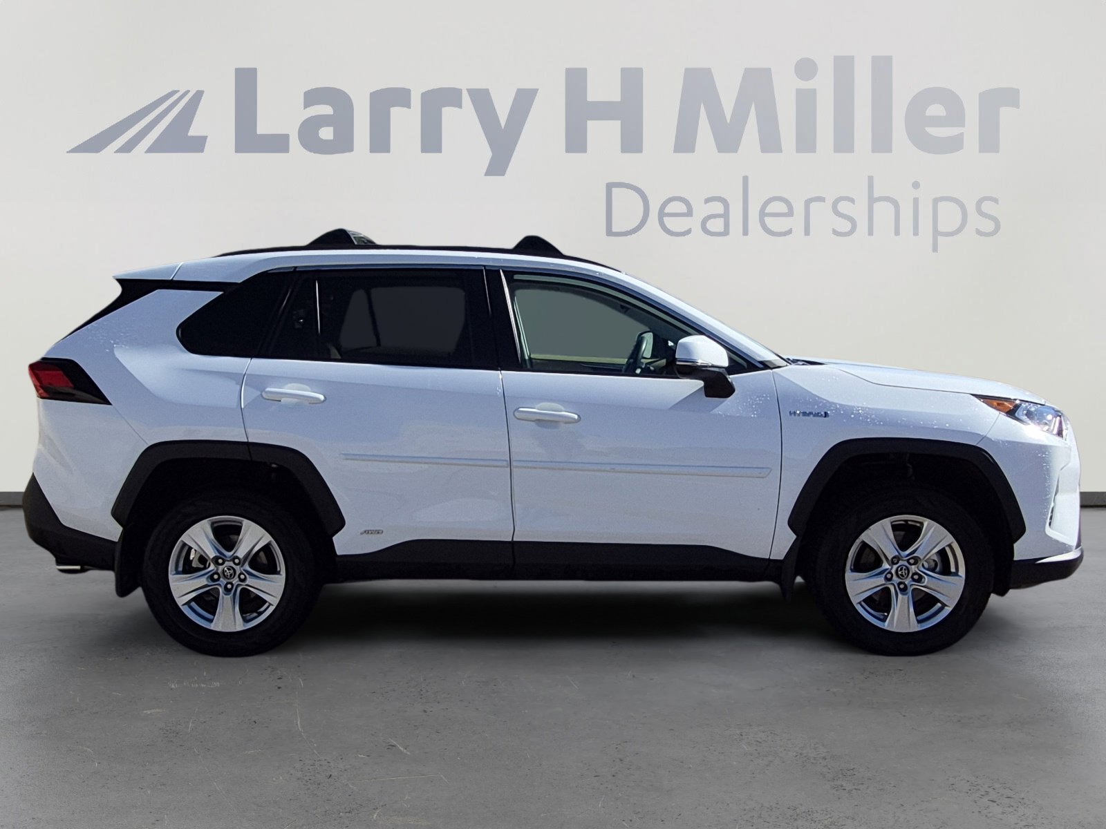 Used 2021 Toyota RAV4 XLE w/ Convenience Package AWD/4WD image 6
