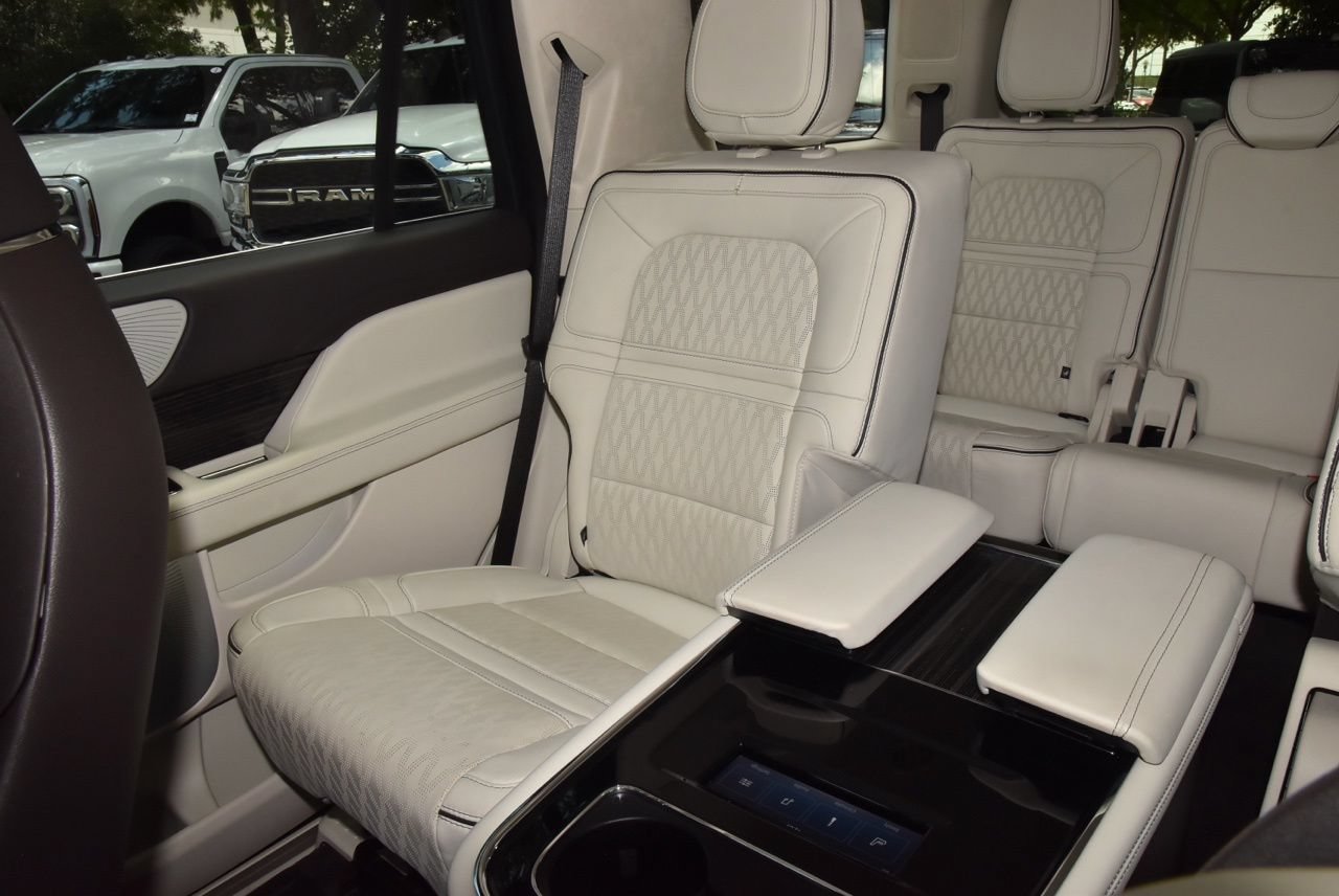 Used 2024 Lincoln Navigator Black Label AWD/4WD image 21