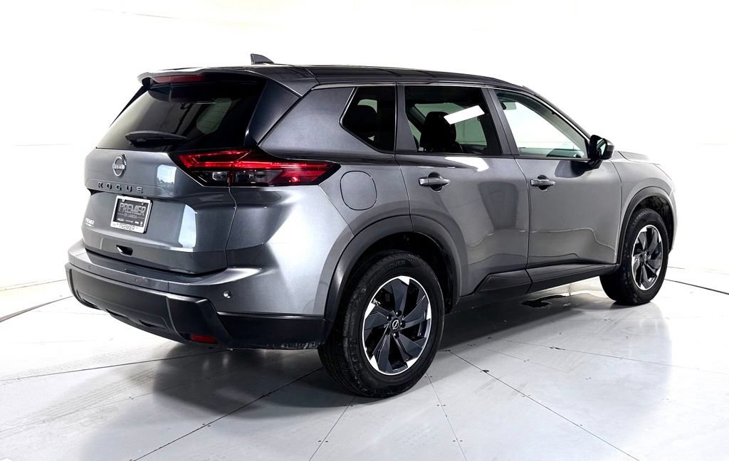 Used 2025 Nissan Rogue SV FWD image 4