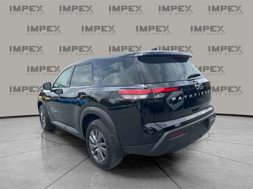 Used 2024 Nissan Pathfinder S image 3