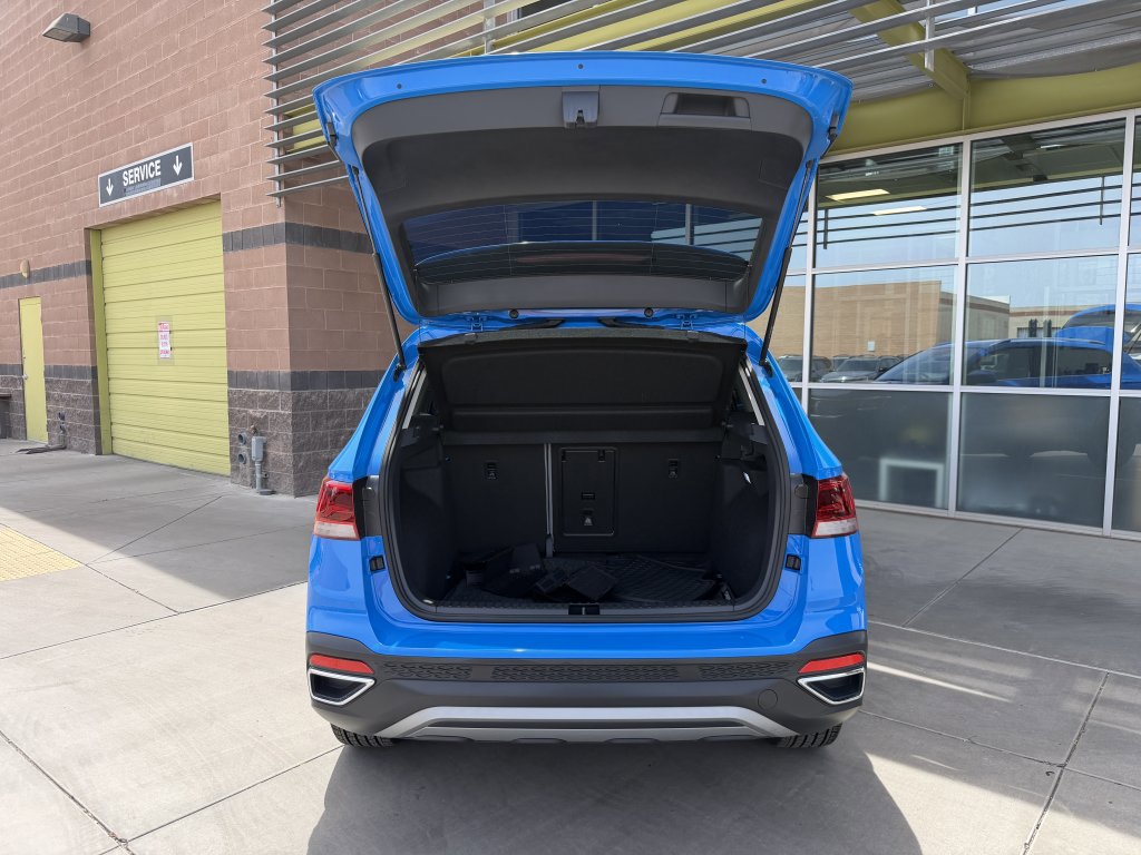 Used 2024 Volkswagen Taos SE w/ Panoramic Sunroof Package FWD image 35