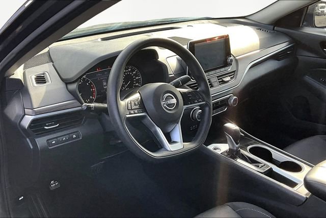 Used 2024 Nissan Altima 2.5 SV image 12