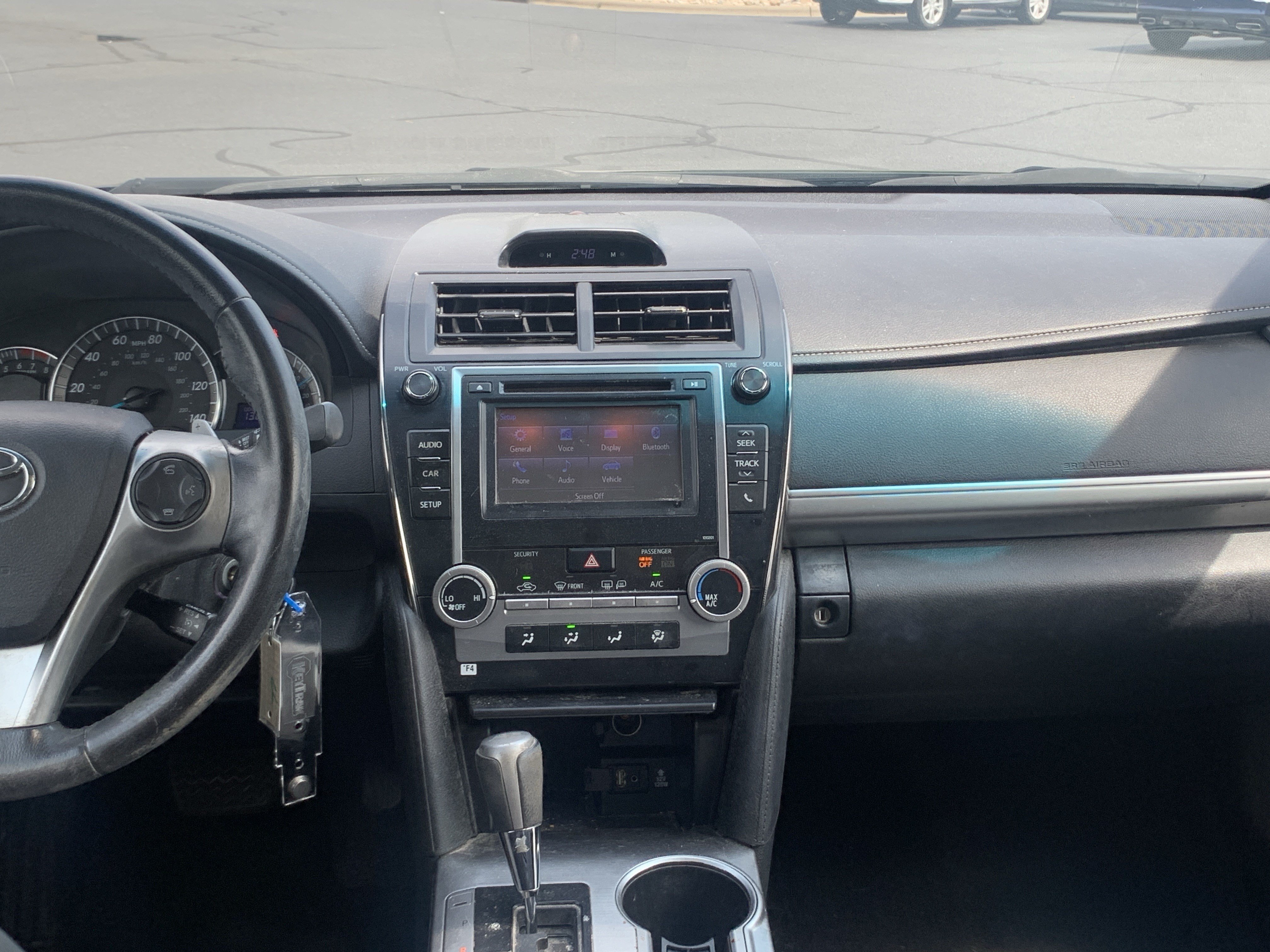 Used 2014 Toyota Camry SE w/ Moonroof Package FWD image 26