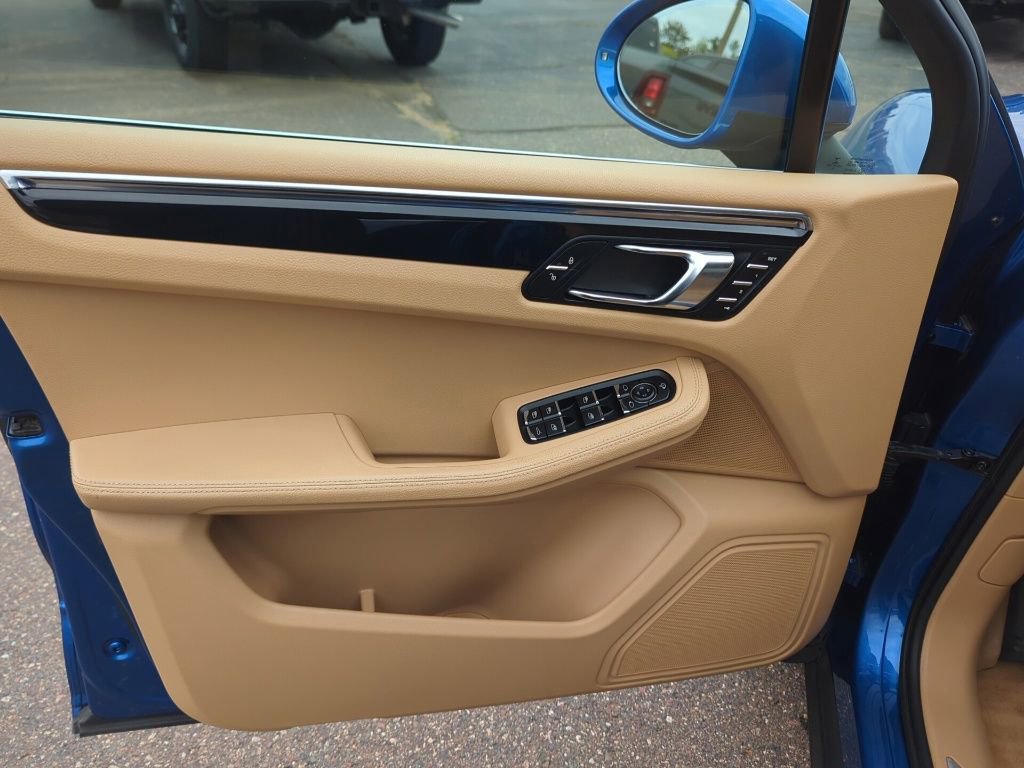 Used 2015 Porsche Macan S AWD/4WD image 30