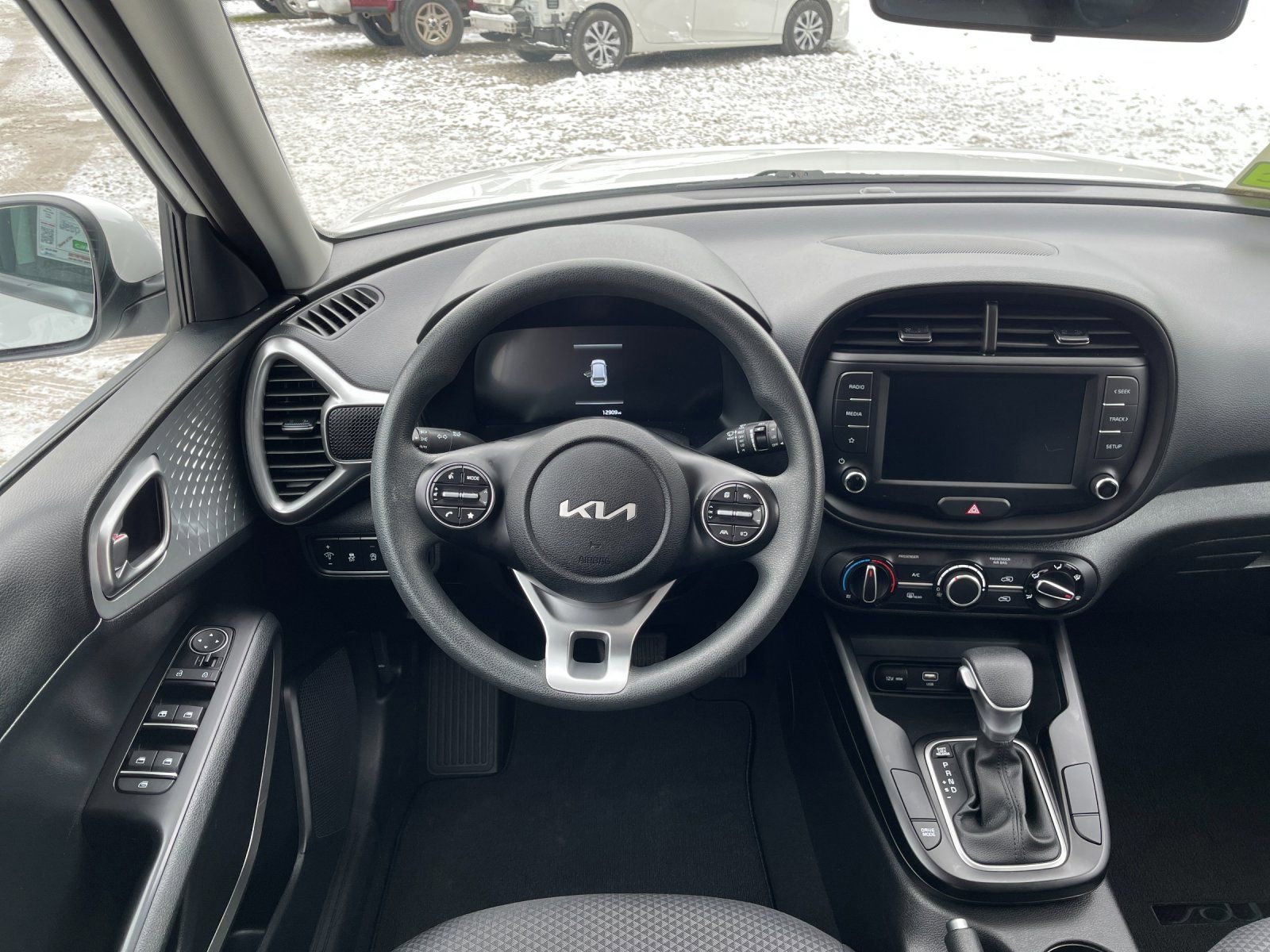 Used 2025 Kia Soul LX image 15