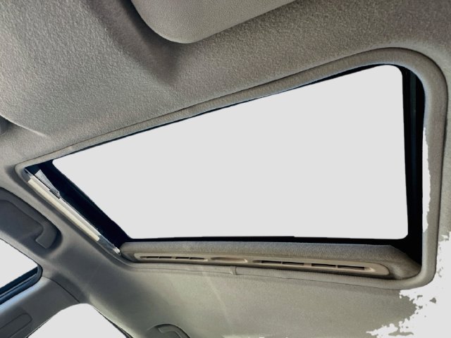 Used 2012 MAZDA MAZDA5 Touring w/ Moonroof & Audio Pkg FWD image 16