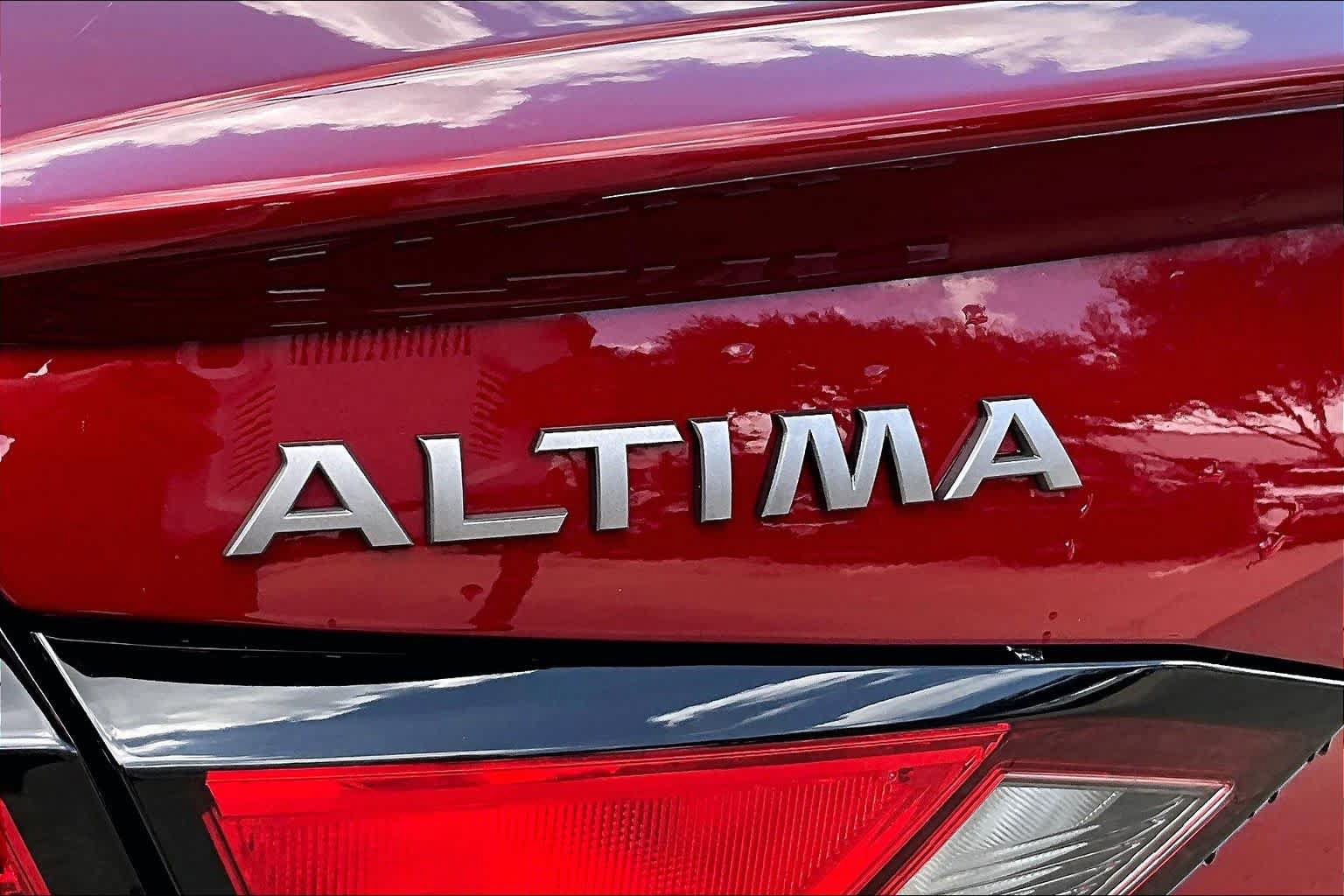 Certified 2023 Nissan Altima 2.0 SR FWD image 30