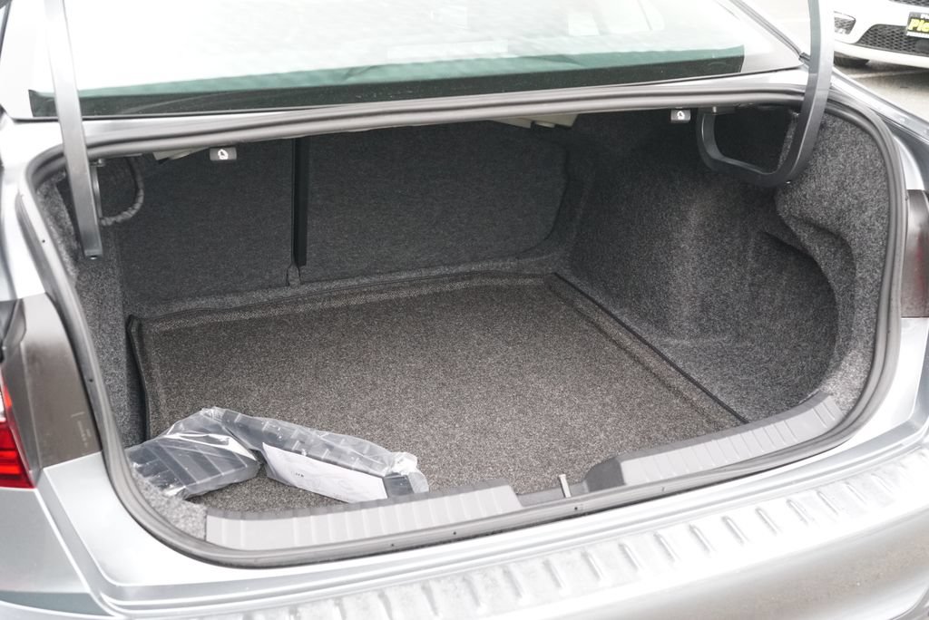 Used 2024 Volkswagen Jetta SE w/ Panoramic Sunroof Package FWD image 21