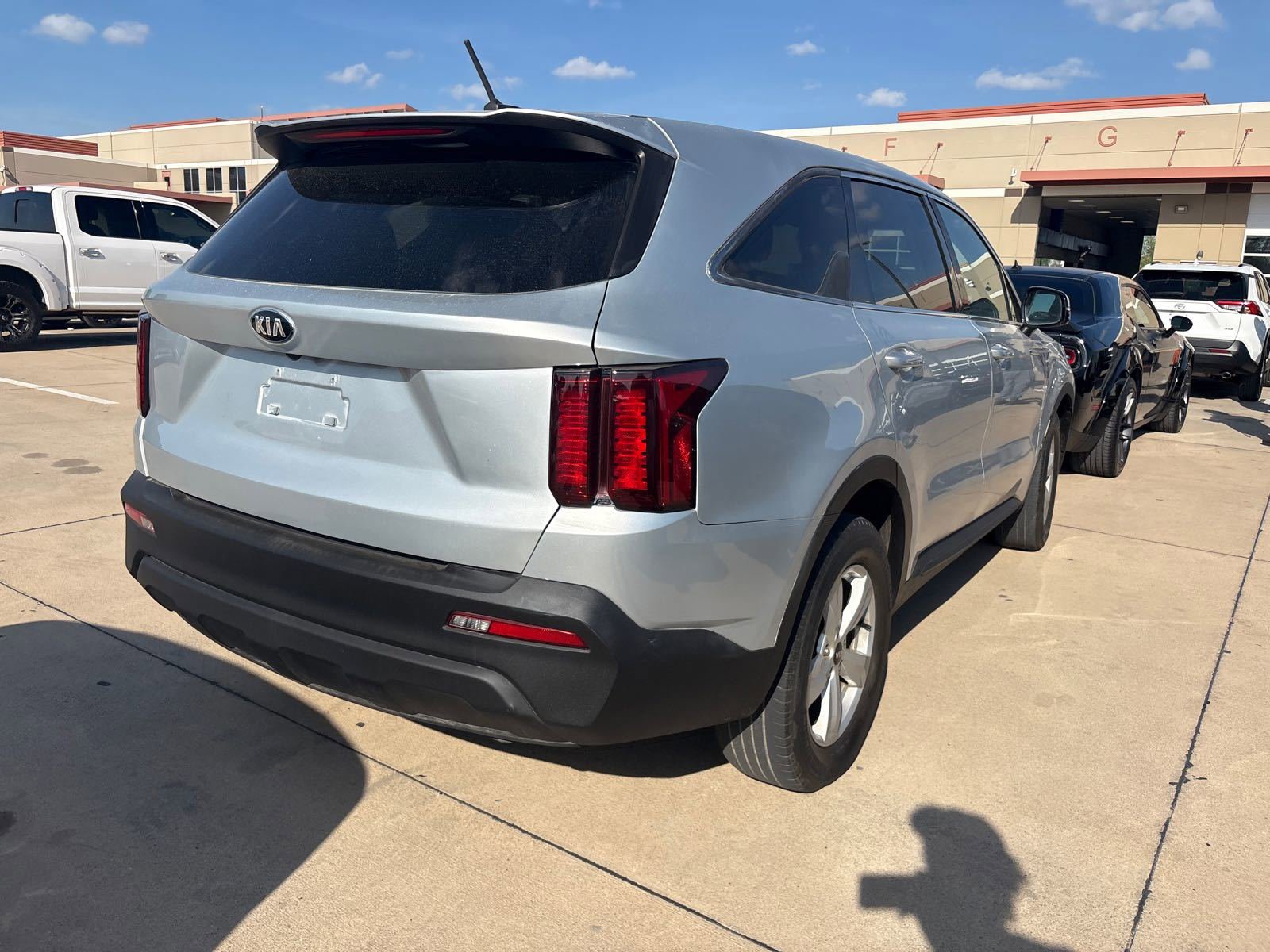 Used 2021 Kia Sorento LX FWD image 4