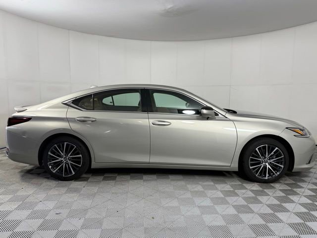Used 2025 Lexus ES 300h w/ Premium Package image 11