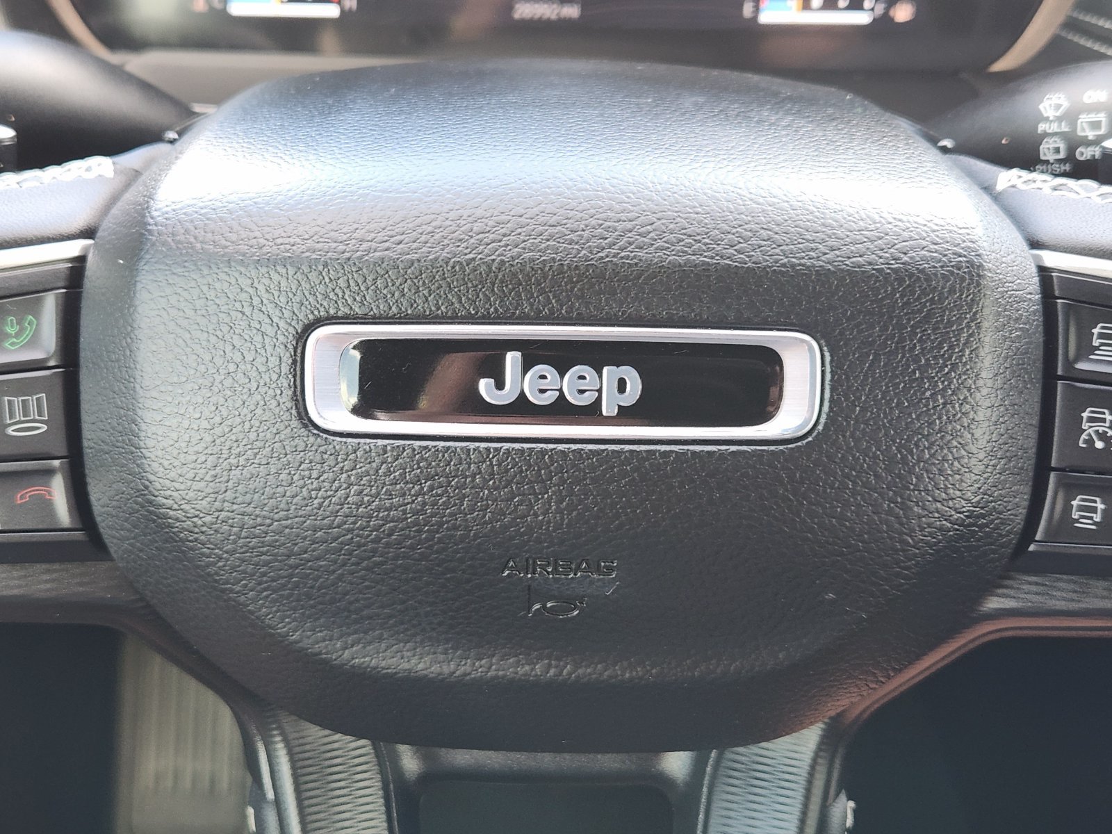 Used 2024 Jeep Grand Cherokee L Altitude AWD/4WD image 38