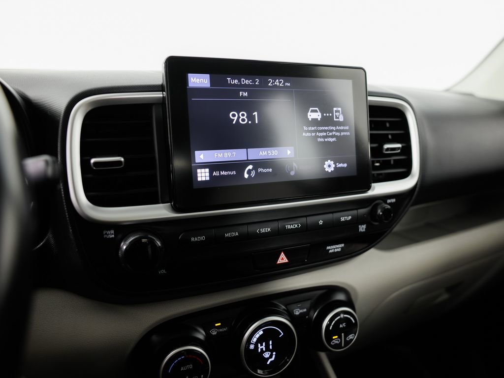 Used 2022 Hyundai Venue SEL image 25