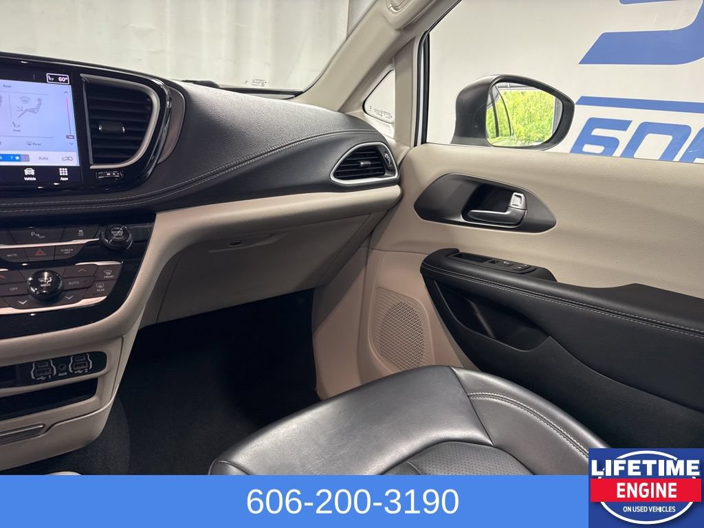 Used 2023 Chrysler Pacifica Touring-L FWD image 20