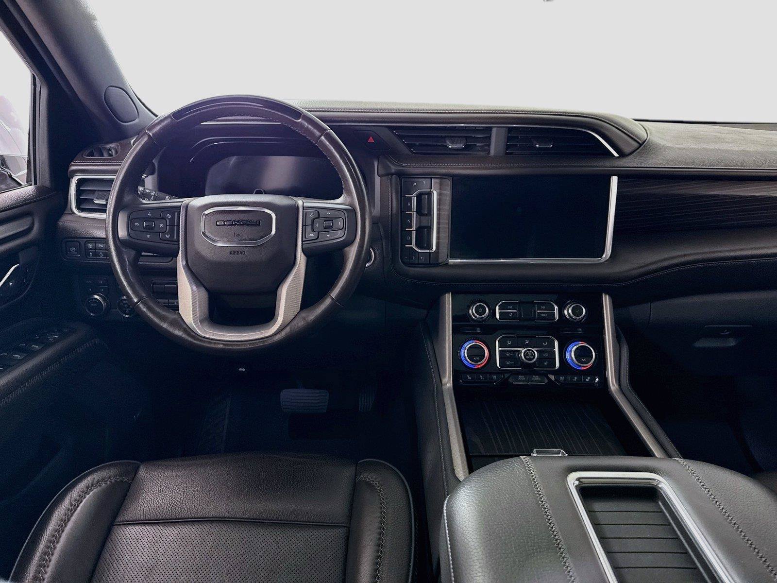Used 2023 GMC Yukon XL Denali w/ Advanced Technology Package AWD/4WD image 2