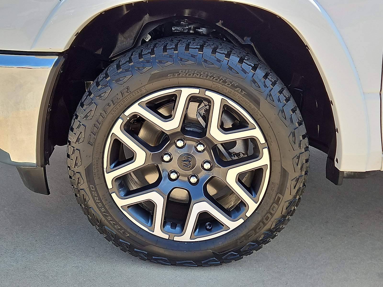 Used 2025 RAM 1500 Laramie image 5