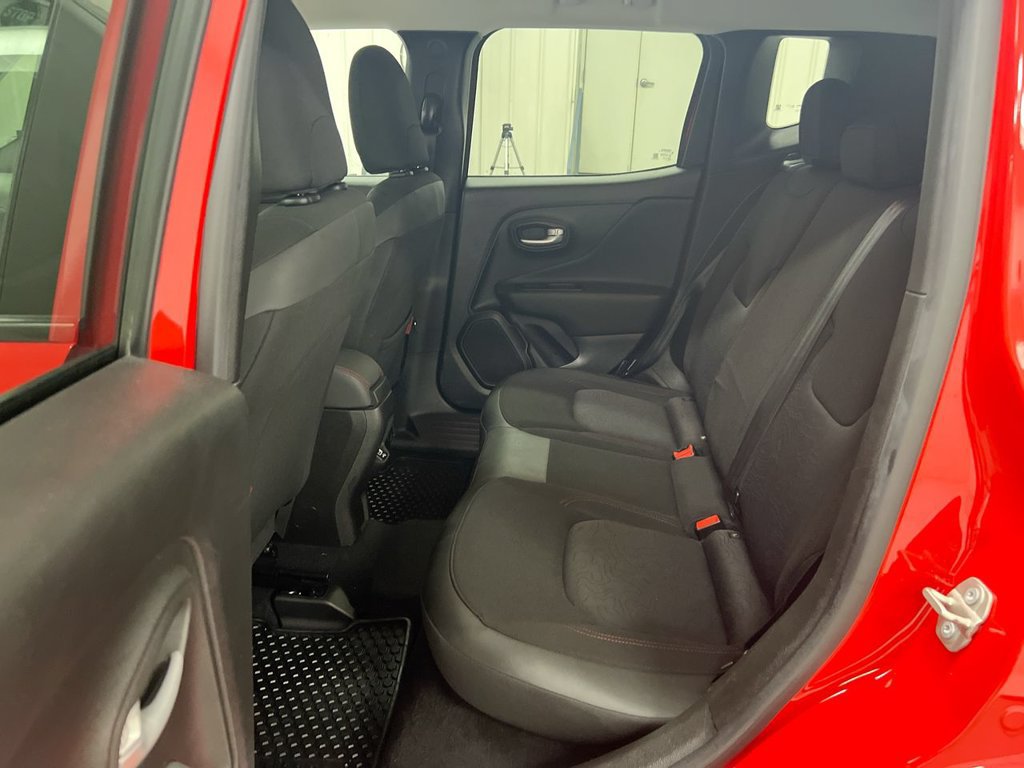 Used 2023 Jeep Renegade Trailhawk AWD/4WD image 23
