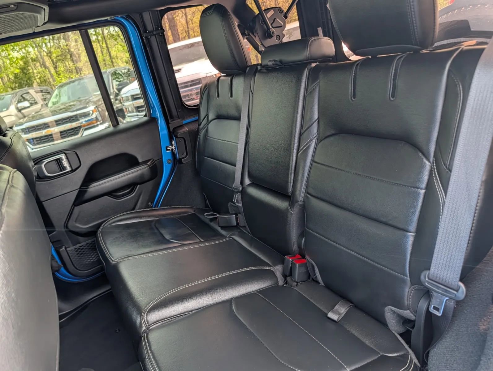 Used 2022 Jeep Wrangler Unlimited Sahara w/ Cold Weather Group image 9
