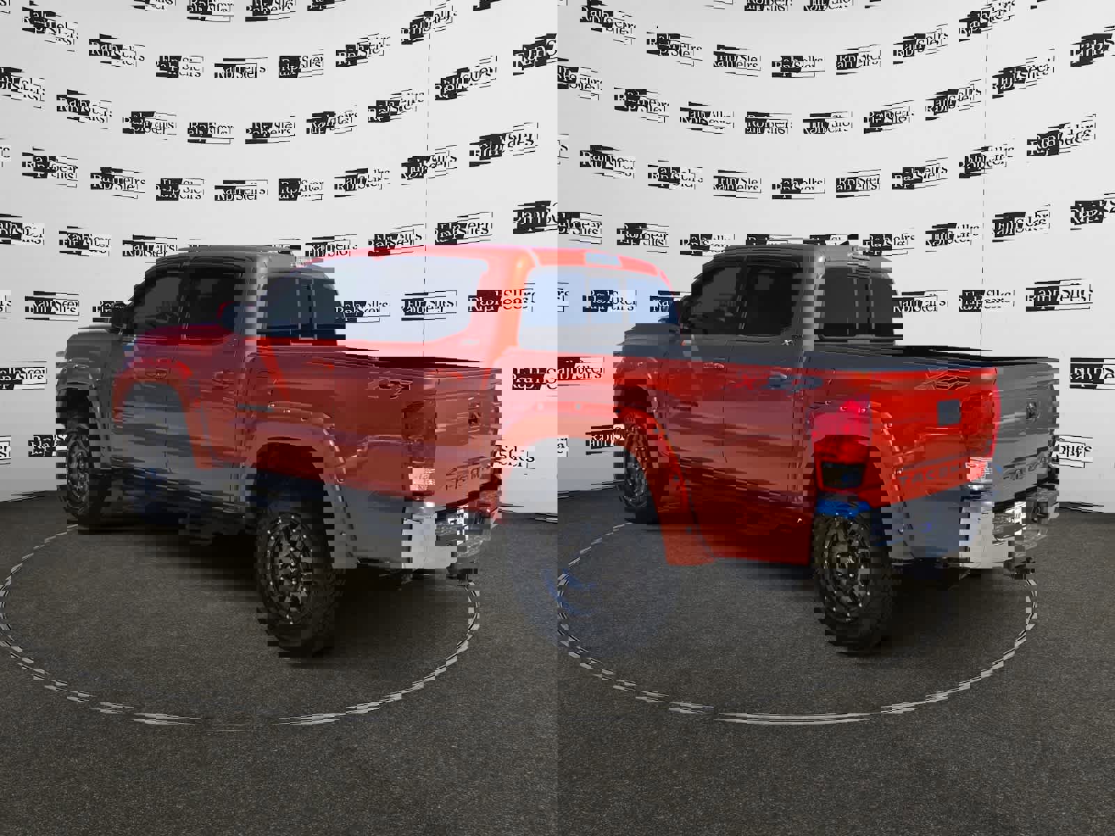 Used 2017 Toyota Tacoma SR5 w/ Tow Package image 4