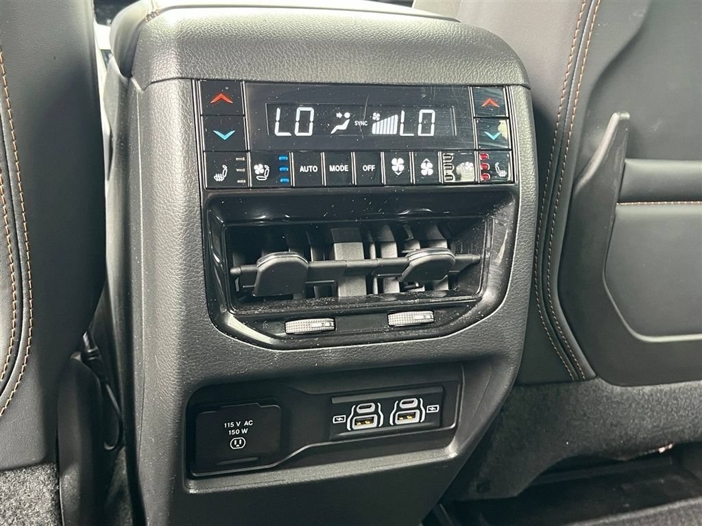 Used 2024 Jeep Grand Cherokee Summit AWD/4WD image 16