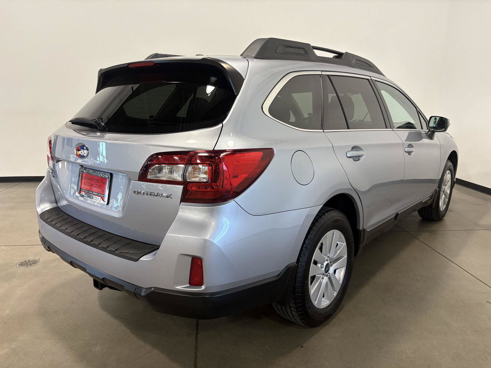 Used 2015 Subaru Outback 2.5i Premium AWD/4WD image 3