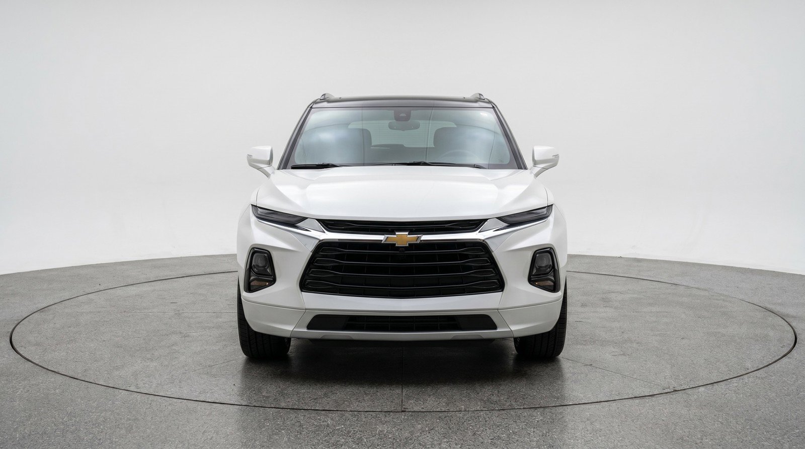Used 2025 Chevrolet Blazer LT FWD image 2
