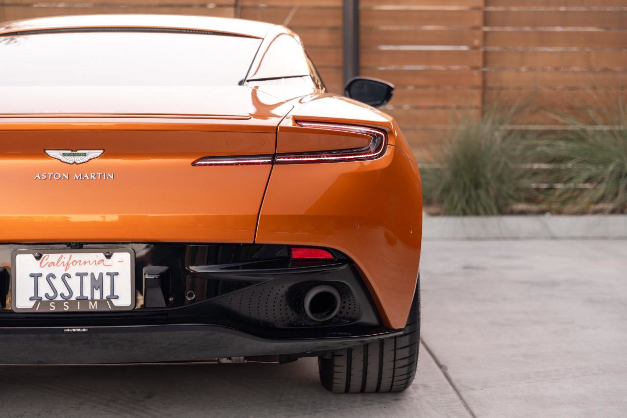 Used 2018 Aston Martin DB11 Coupe image 25