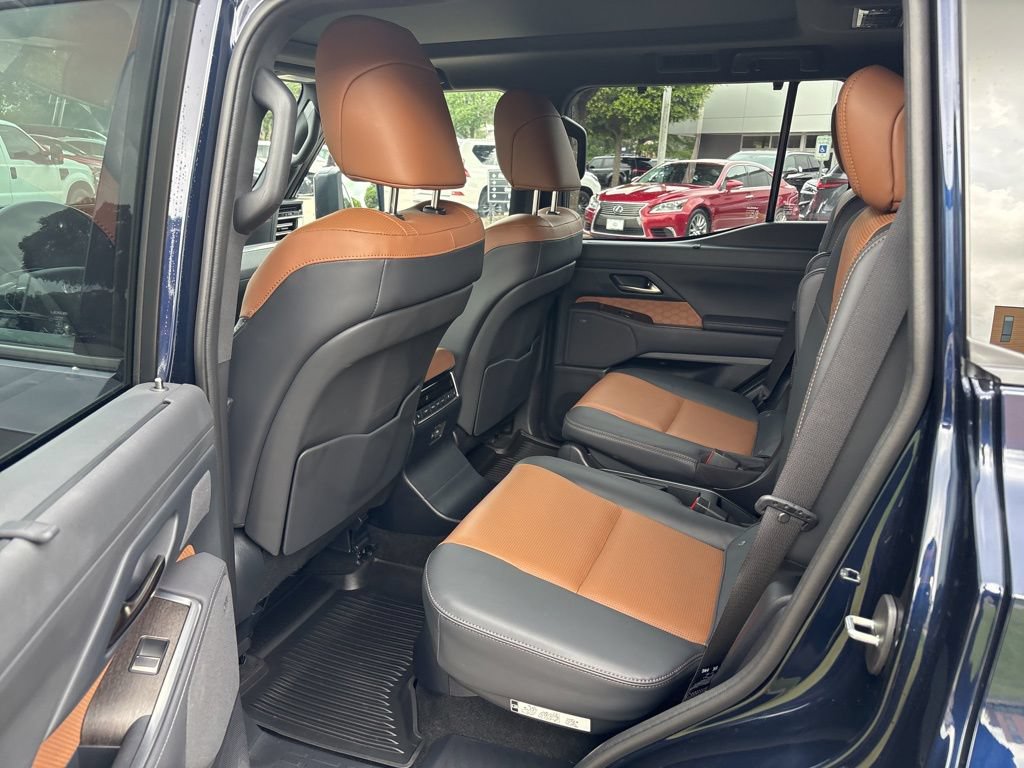 Certified 2025 Lexus GX 550 w/ Cold Area Package AWD/4WD image 18