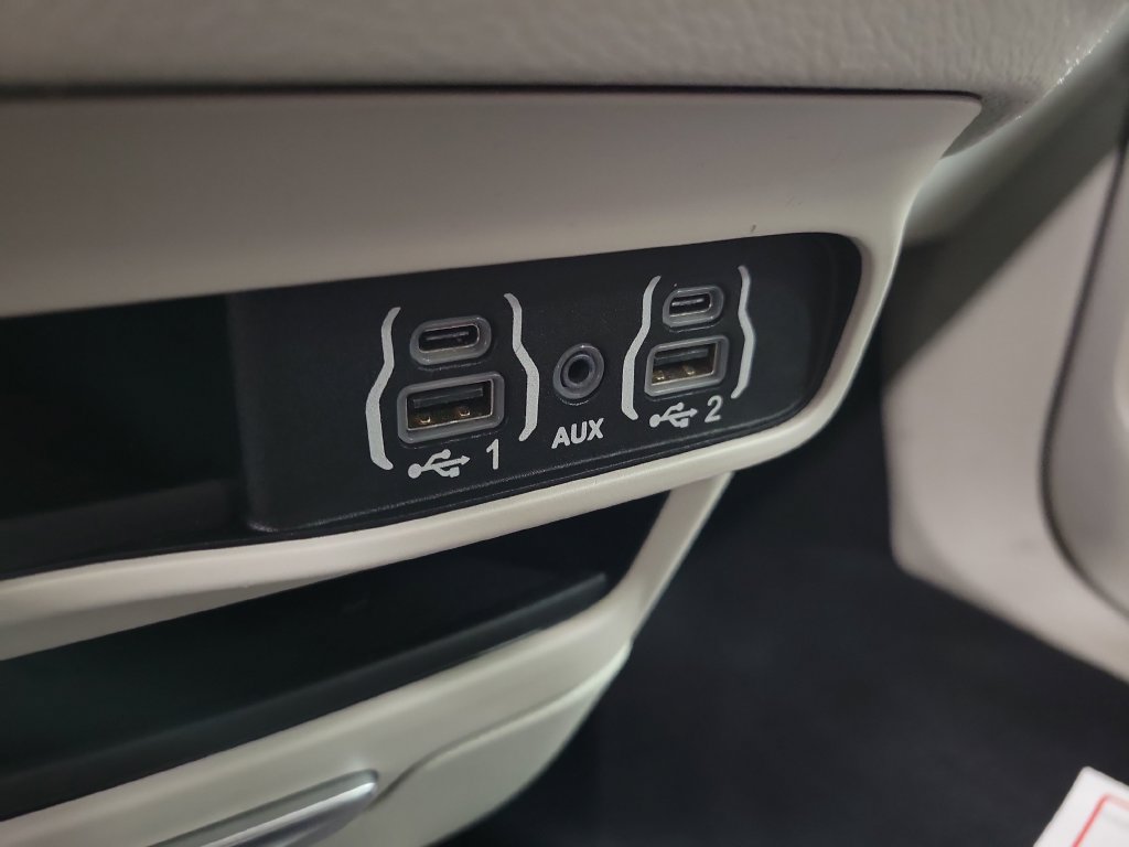 Used 2022 Chrysler Voyager LX FWD image 18