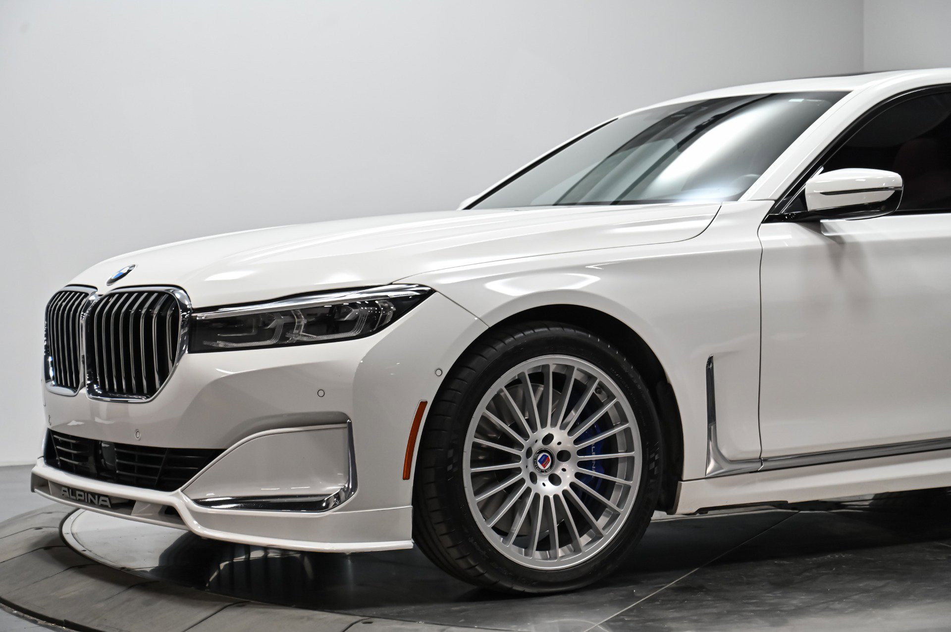 Used 2022 BMW ALPINA B7 xDrive w/ Luxury Rear Seating Package AWD/4WD image 4