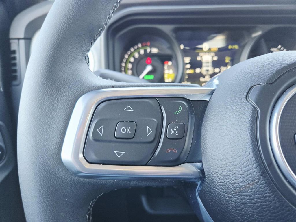 Used 2025 Jeep Wrangler Unlimited Sahara image 21