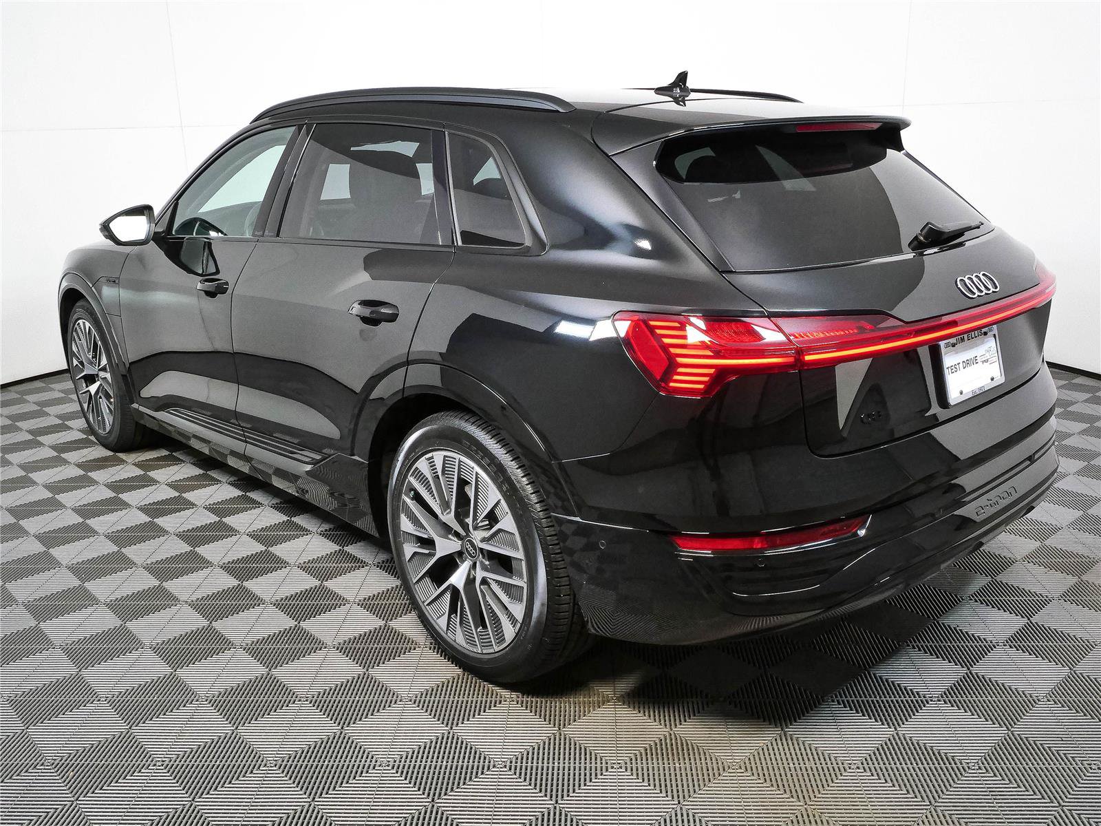 Used 2024 Audi Q8 e-tron Prestige w/ Prestige Package AWD/4WD image 31