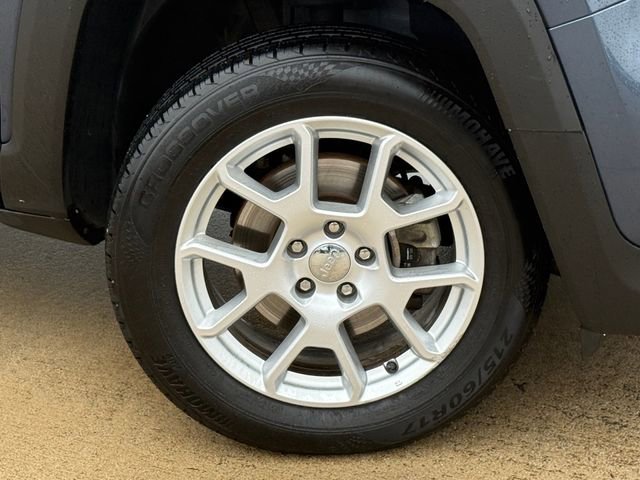 Used 2020 Jeep Renegade Latitude w/ Cold Weather Group AWD/4WD image 2