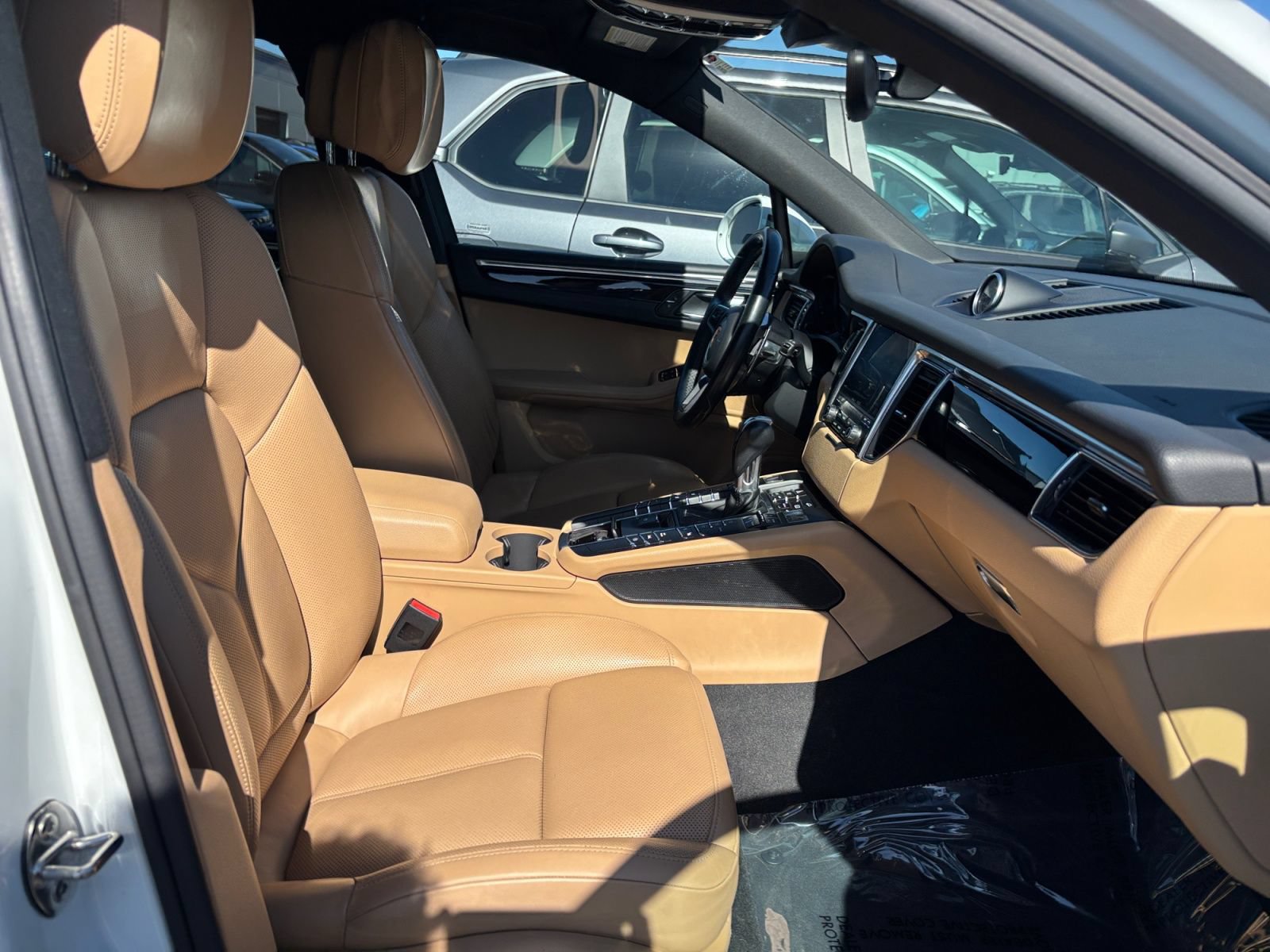 Used 2018 Porsche Macan AWD/4WD image 17