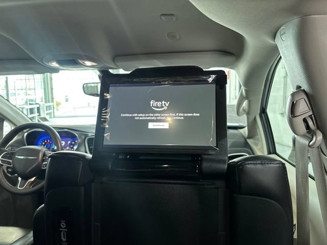 Used 2023 Chrysler Pacifica Touring-L w/ Uconnect Theater Family Group AWD/4WD image 40