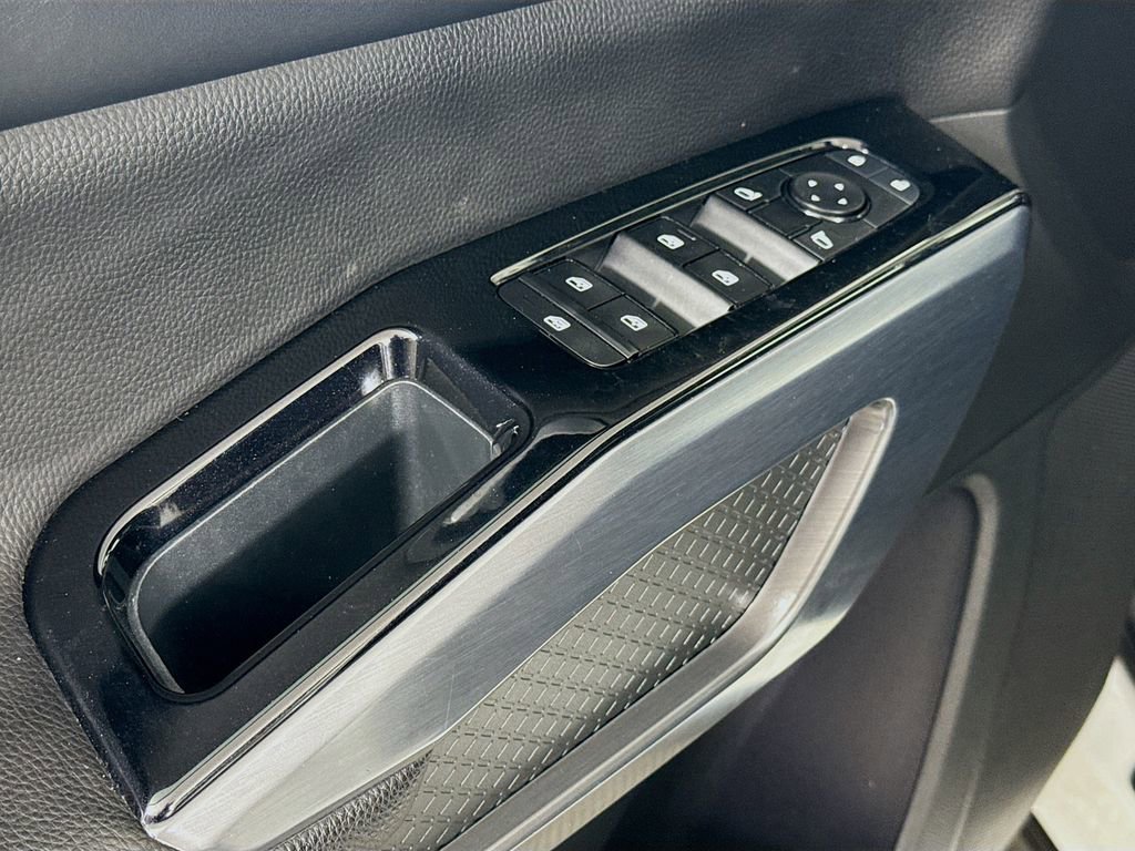 Used 2023 Nissan Pathfinder SL image 17