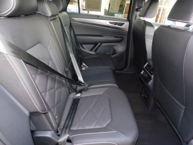 Used 2025 Volkswagen Atlas Cross Sport SE image 19