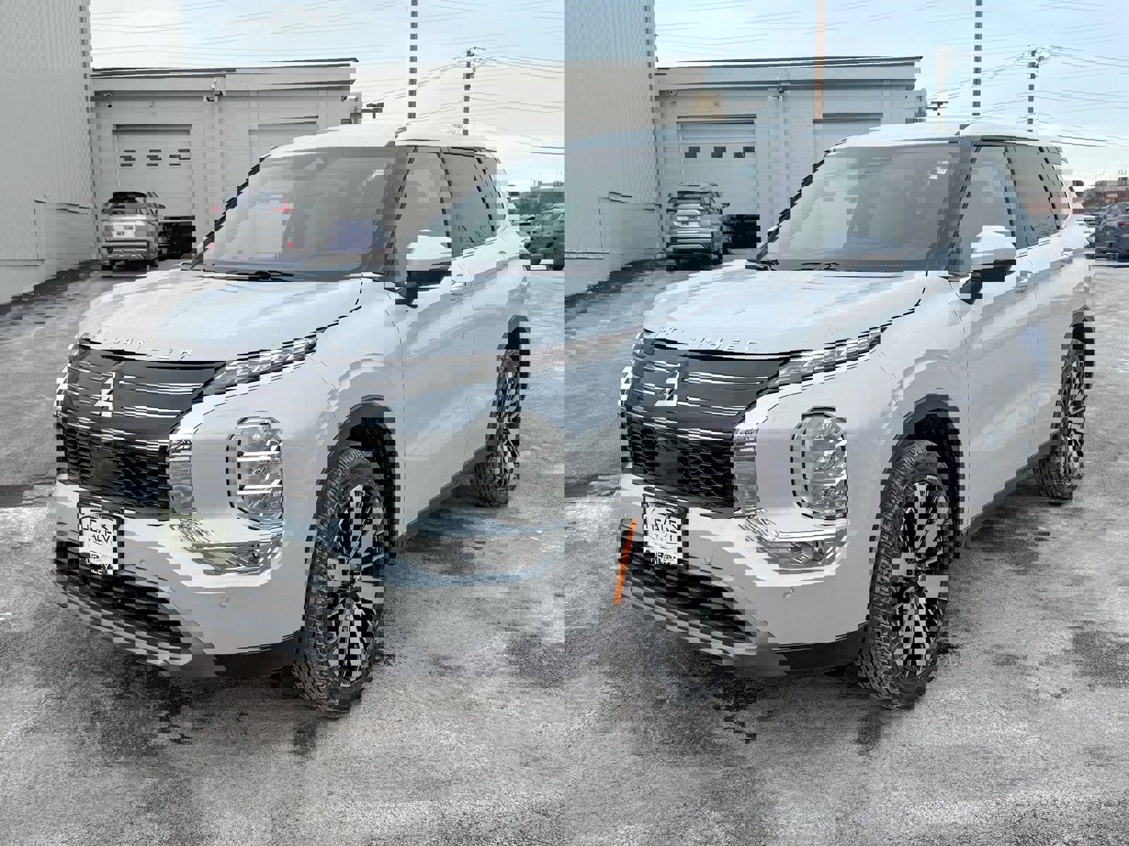 New 2025 Mitsubishi Outlander SE image 3