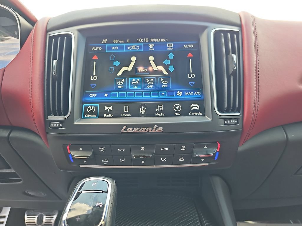 Used 2019 Maserati Levante GranLusso AWD/4WD image 24