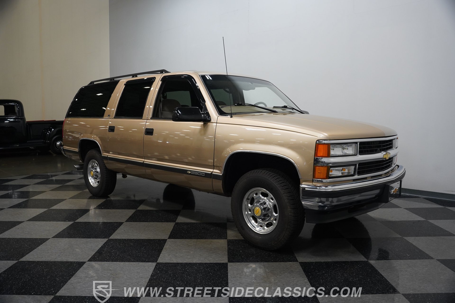 Used 1999 Chevrolet Suburban 2500 w/ Preferred Equipment Group 2 RWD image 17