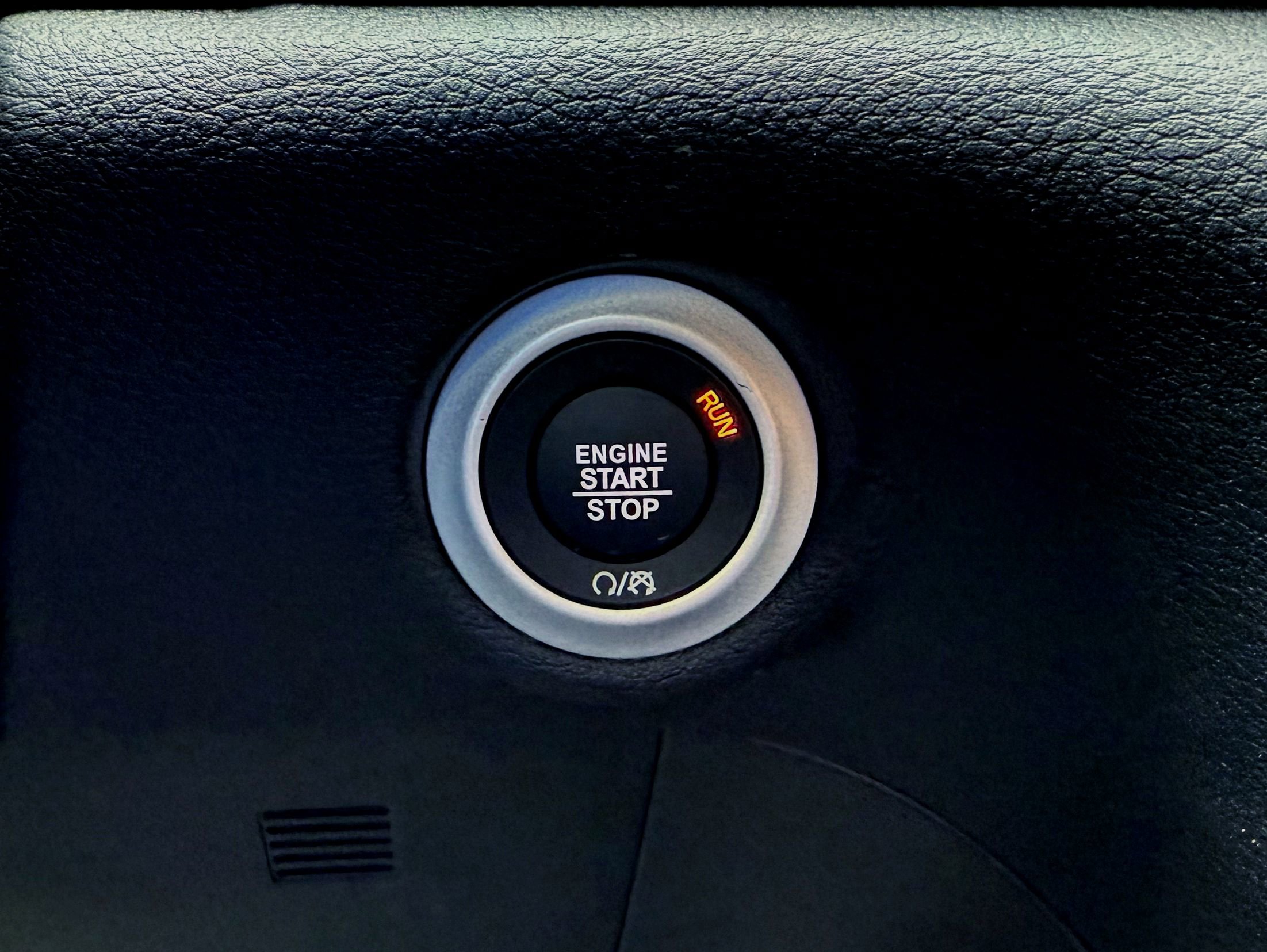 New 2026 Chrysler Pacifica Limited w/ Uconnect Theater Family Group image 28