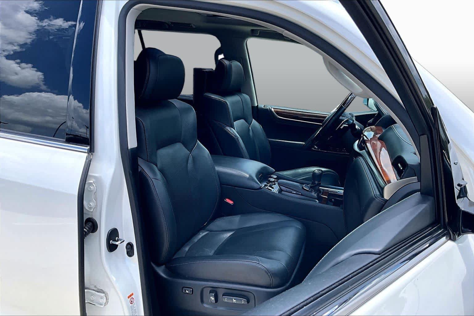 Used 2017 Lexus LX 570 4WD image 9