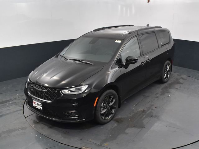New 2026 Chrysler Pacifica Limited w/ S Appearance Package image 37