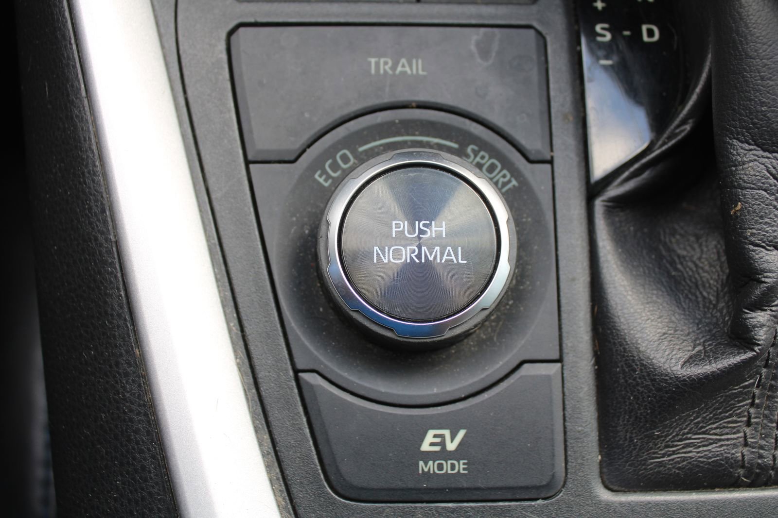 Used 2019 Toyota RAV4 XSE w/ XSE Weather Package image 37