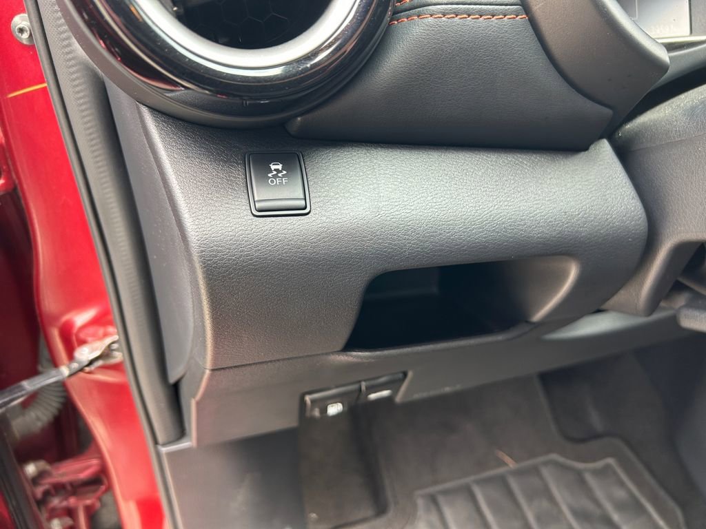 Used 2019 Nissan Kicks SR w/ SR Premium Package image 21