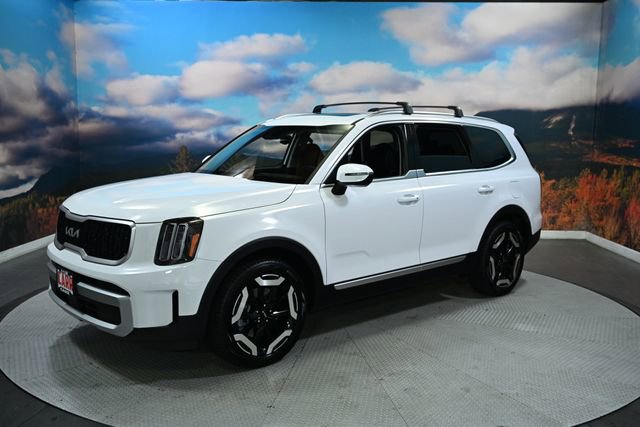 Used 2025 Kia Telluride EX w/ EX Captain's Chair Package image 4