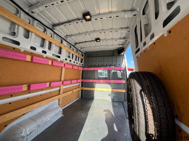 Used 2020 Nissan NV 2500 SV image 22