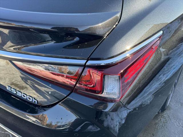 Used 2021 Lexus ES 300h w/ Premium Package image 9