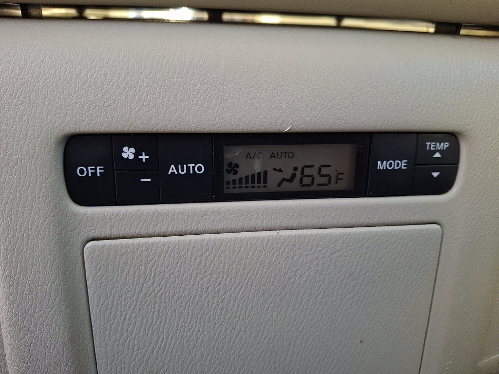 Used 2017 INFINITI QX80 4WD w/ Driver Assistance Package image 12