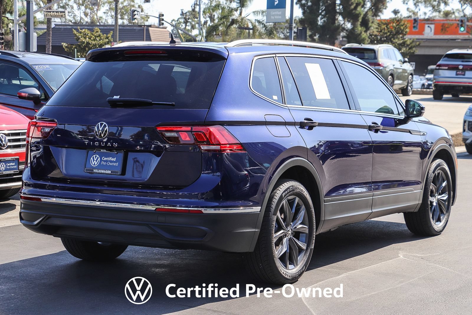 Used 2023 Volkswagen Tiguan SE w/ Panoramic Sunroof Package FWD image 7